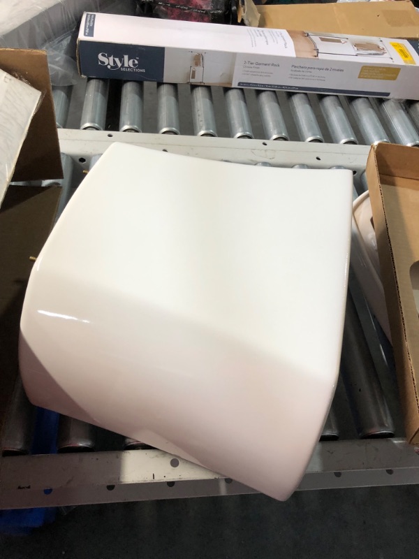 Photo 4 of ***USED - LIKELY MISSING PARTS - UNABLE TO VERIFY FUNCTIONALITY***
KOHLER K-4458-0 Wellworth Dual-Flush Tank, White