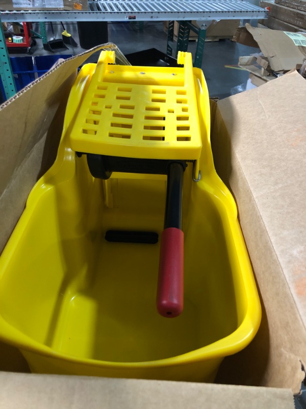 Photo 2 of (READ FULL POST) Rubbermaid Tandem 31 qt Wringer Bucket Yellow