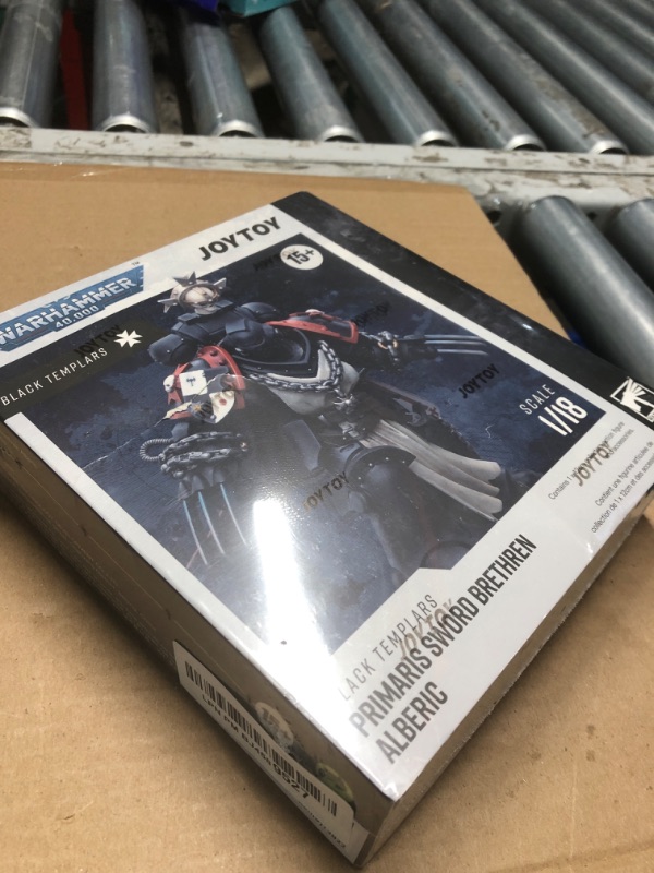 Photo 2 of ***FACTORY SEALED*** HiPlay JoyToy Warhammer 40K Black Templars Primaris Sword Brethren Granbertus 1:18 Scale Collectible Action Figure