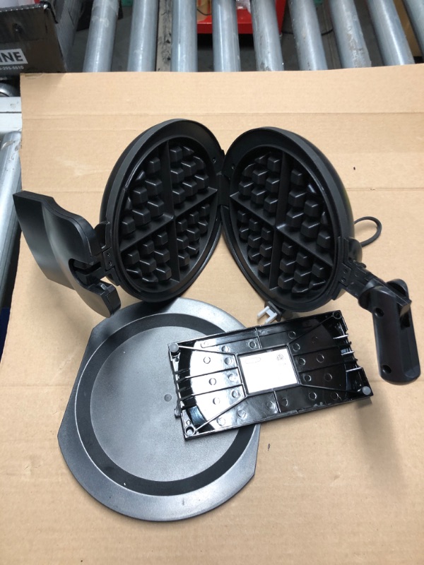 Photo 4 of ***FOR PARTS ONLY**(READ NOTES)
BELLA Classic Rotating Non-Stick Belgian Waffle Maker