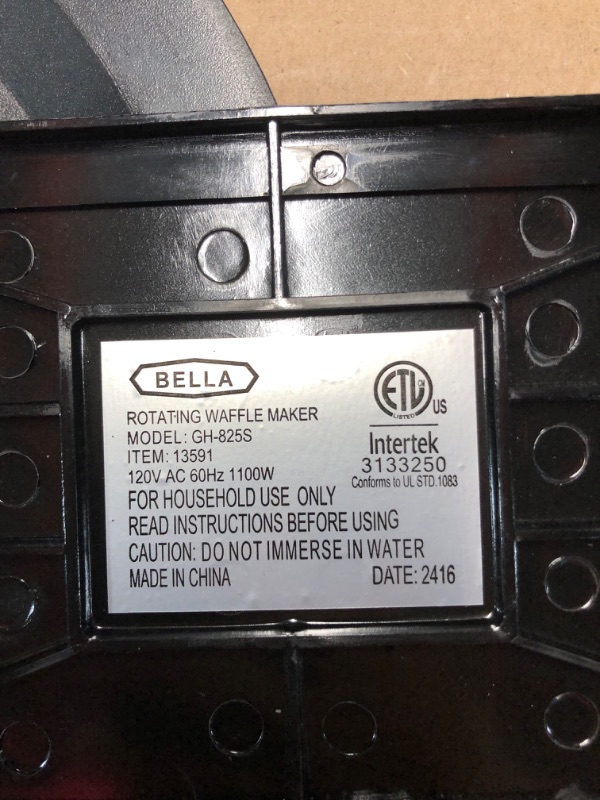 Photo 3 of ***FOR PARTS ONLY**(READ NOTES)
BELLA Classic Rotating Non-Stick Belgian Waffle Maker