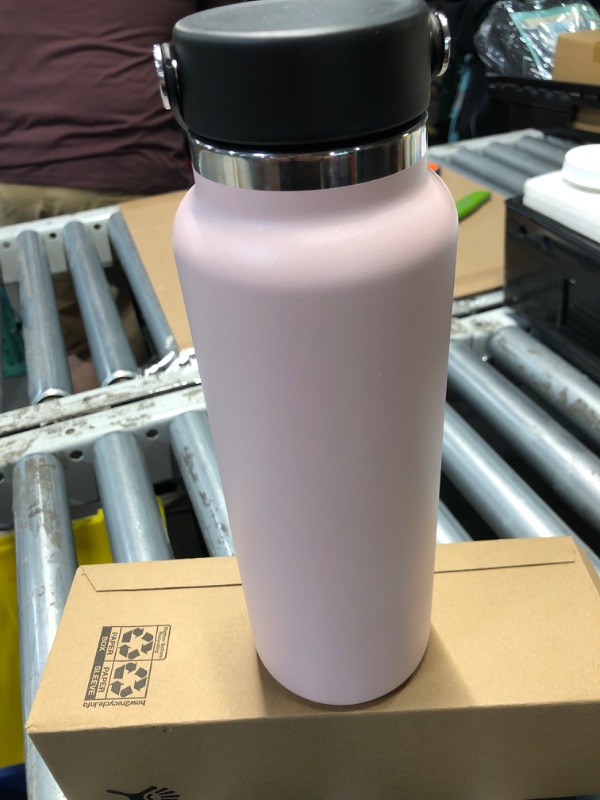 Photo 2 of ***(MINOR DAMAGE/ SEE NOTES)***
Hydro Flask Wide Flex Cap Trillium 40 Oz