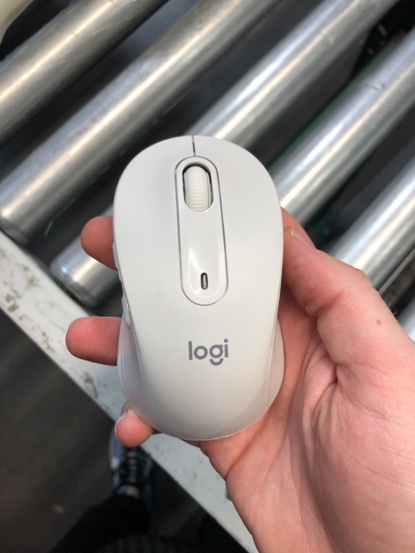 Photo 3 of (READ FULL POST) Logitech Signature M650 Wireless Mouse - For Small to Medium Sized Hands, 2-Year Battery, Silent Clicks, Customizable Side Buttons, Bluetooth, for PC/Mac/Multi-Device/Chromebook - Off White