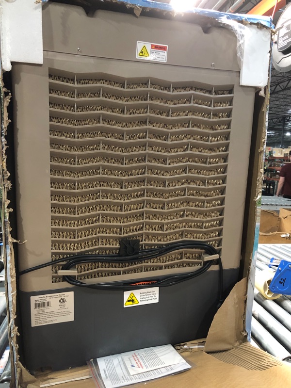 Photo 4 of ***RETURN RECEIPT ON BOX SAYS MISSING PARTS***
Hessaire 3100-CFM 3-Speed Indoor/Outdoor Portable Evaporative Cooler for 950-sq ft (Motor Included)
