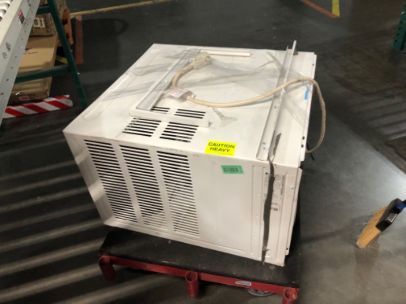 Photo 5 of ***DAMAGED - MISSING PARTS - NO PACKAGING - SEE COMMENTS***
LG 24,500 BTU 230/208V Window Air Conditioner Cools 1550 Sq. Ft. with Wi-Fi, Remote and in White