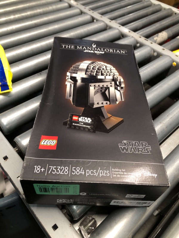 Photo 2 of ***FACTORY SEALED***LEGO Star Wars The Mandalorian Helmet 18 cm Collectible Building Kit
