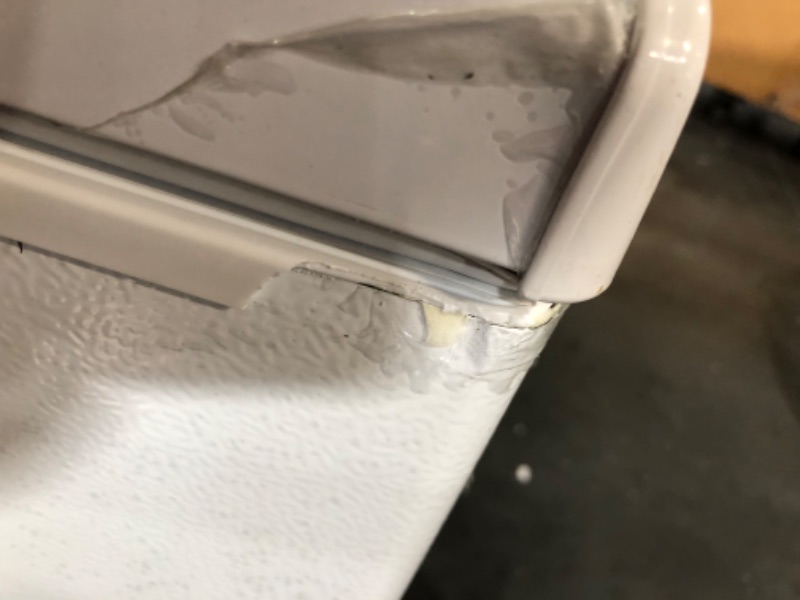 Photo 5 of ***USED - DAMAGED - UNTESTED - SEE COMMENTS***
Chest Freezer 9.0 cu.ft Compact Freezer Top Door, White Deep Freezer Low Noise Manual defrost 7-grade Temperature Control with Removable Basket, Applicable to Kitchen Office Dorm