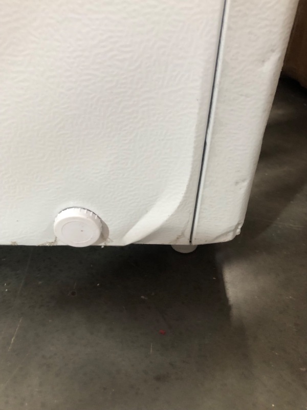 Photo 4 of ***USED - DAMAGED - UNTESTED - SEE COMMENTS***
Chest Freezer 9.0 cu.ft Compact Freezer Top Door, White Deep Freezer Low Noise Manual defrost 7-grade Temperature Control with Removable Basket, Applicable to Kitchen Office Dorm