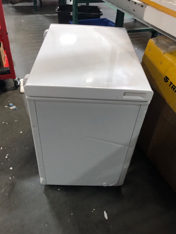 Photo 13 of ***USED - DAMAGED - UNTESTED - SEE COMMENTS***
Chest Freezer 9.0 cu.ft Compact Freezer Top Door, White Deep Freezer Low Noise Manual defrost 7-grade Temperature Control with Removable Basket, Applicable to Kitchen Office Dorm