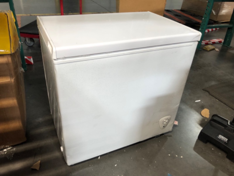 Photo 2 of ***USED - DAMAGED - UNTESTED - SEE COMMENTS***
Chest Freezer 9.0 cu.ft Compact Freezer Top Door, White Deep Freezer Low Noise Manual defrost 7-grade Temperature Control with Removable Basket, Applicable to Kitchen Office Dorm