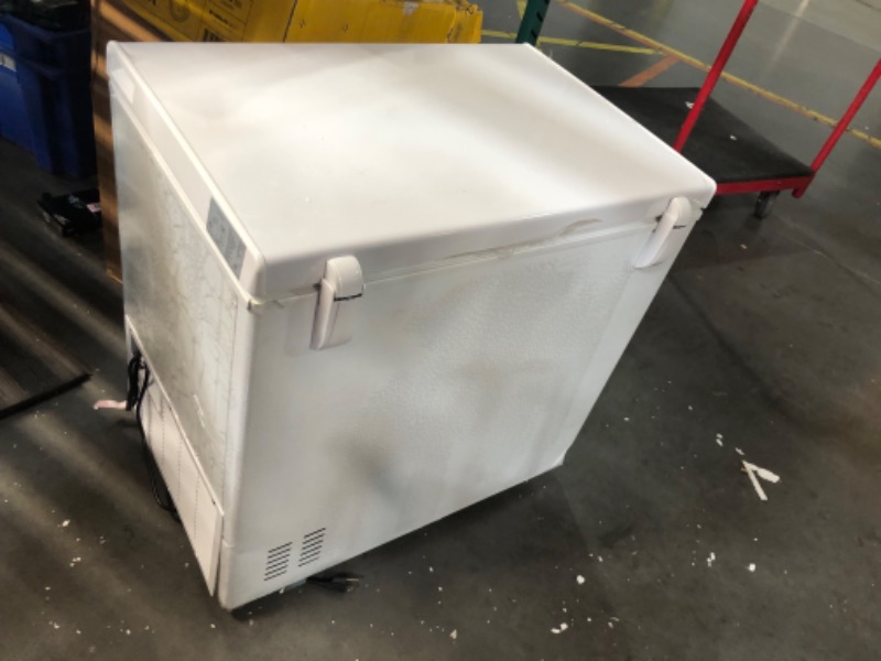 Photo 11 of ***USED - DAMAGED - UNTESTED - SEE COMMENTS***
Chest Freezer 9.0 cu.ft Compact Freezer Top Door, White Deep Freezer Low Noise Manual defrost 7-grade Temperature Control with Removable Basket, Applicable to Kitchen Office Dorm