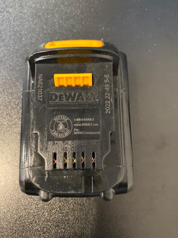 Photo 2 of Dewalt DCB201 20V MAX 1.5 Ah Lithium-Ion Compact Battery