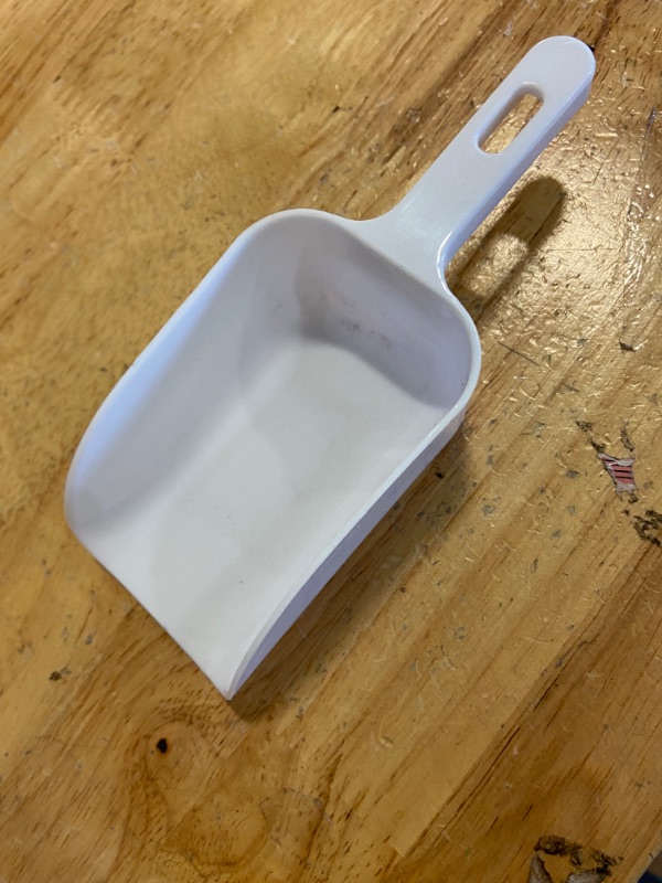 Photo 1 of Foodservice 4 OZ Scoop, 6.3 X 2.95 X 2.16", PP Utility Ice Scoop, Translucence, Plastic Kitchen Scoops for Weddings, Candy Dessert Buffet, Ice Cream, Protein Powders, Coffee, Tea 15666-1PK-NPF