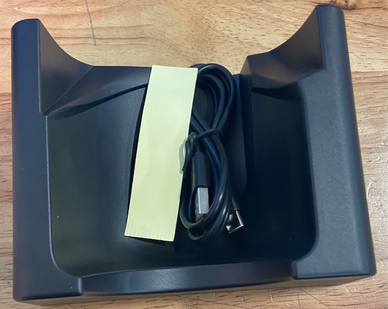 Photo 2 of Charging dock for Oculus Quest 2