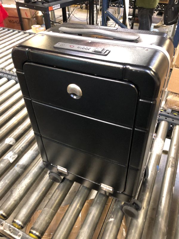 Photo 1 of 19inch black luggage 