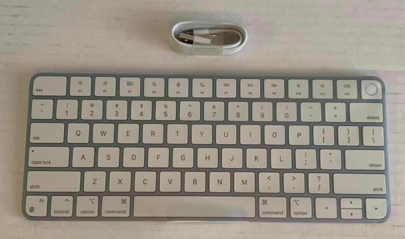 Photo 1 of APPLE MAGIC KEYBOARD WITH LIGHTNING CORD