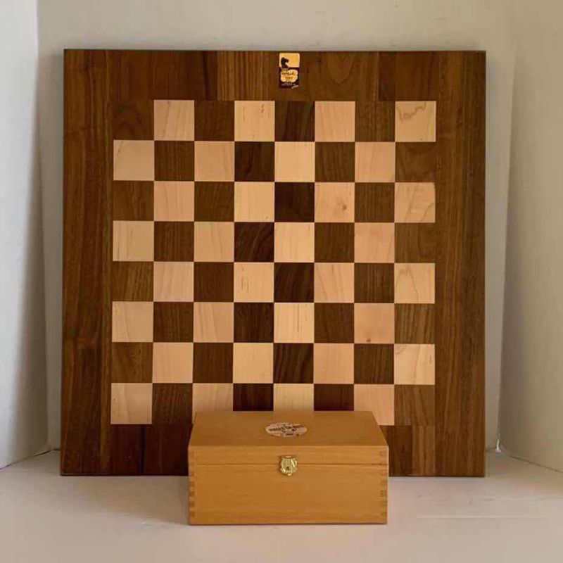 Photo 1 of DRUEKE CHESS BOARD WITH LARDY INTERNATIONAL CHESS PIECES