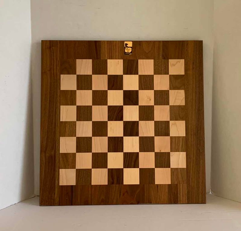 Photo 1 of DRUEKE CHESS BOARD WITH LARDY INTERNATIONAL CHESS PIECES