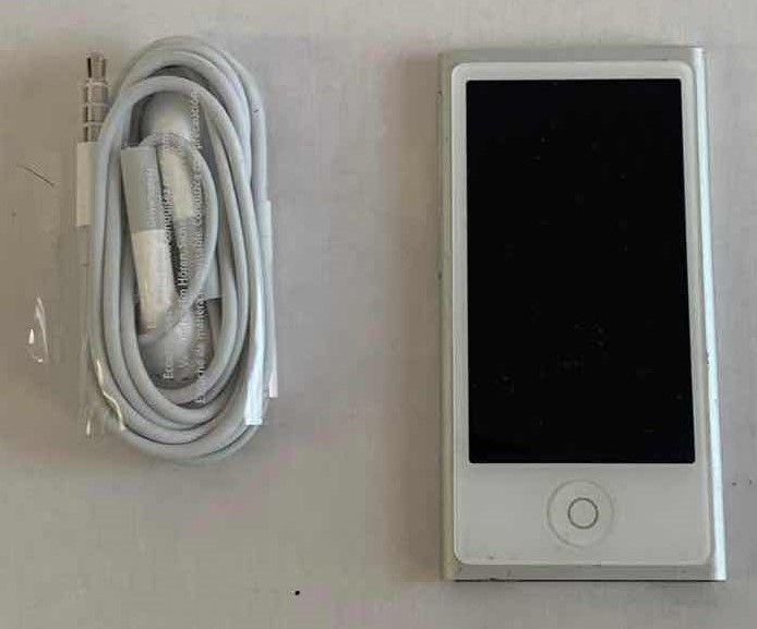 Photo 1 of IPOD NANO TOUCH SILVER WITH EARBUDS