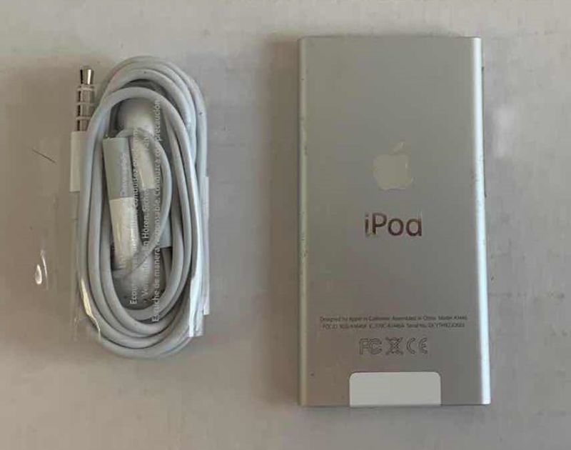 Photo 2 of IPOD NANO TOUCH SILVER WITH EARBUDS