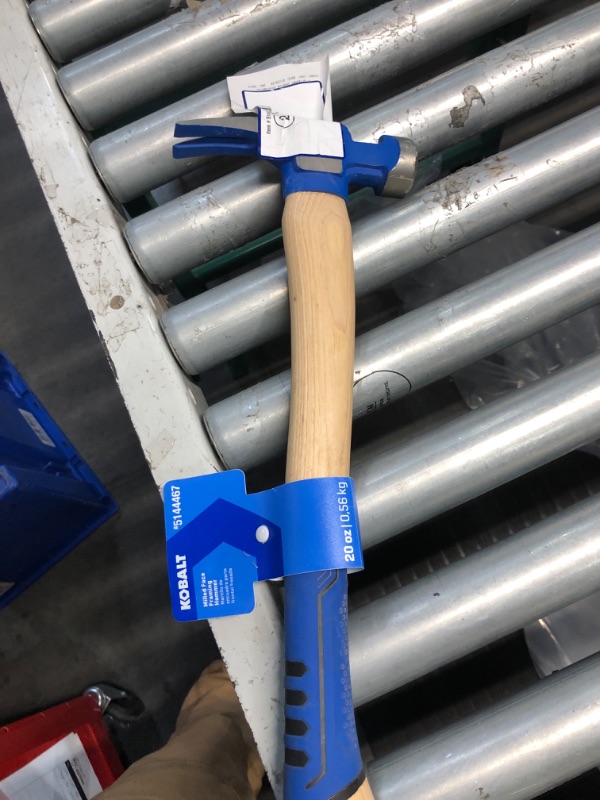 Photo 2 of [HAS SCRAPS ON HEAD ]Kobalt 20-oz Milled Face Steel Head Wood Framing Hammer