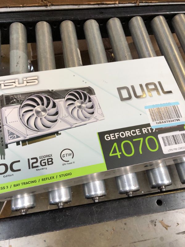 Photo 5 of ASUS Dual GeForce RTX™ 4070 Super White OC Edition (PCIe 4.0, 12GB GDDR6X, DLSS 3, HDMI 2.1a, DisplayPort 1.4a, 2.56-Slot Design, Axial-tech Fan Design, Auto-Extreme Technology, and More) RTX 40 Super Series RTX4070|OC|White