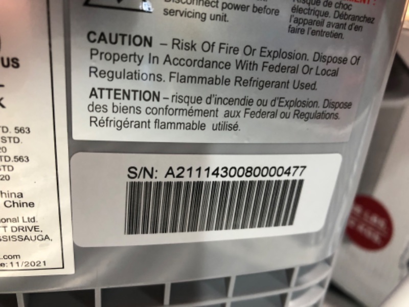 Photo 4 of ***USED - POWERS ON - UNABLE TO TEST FURTHER - MISSING SCOOP***
FRIGIDAIRE EFIC189-Silver Compact Ice Maker, 26 lb per Day, Silver (Packaging May Vary)