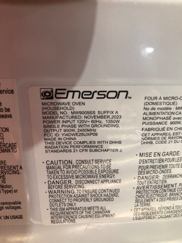 Photo 7 of ***USED - TURNTABLE BROKEN - POWERS ON - UNABLE TO TEST FURTHER***
Emerson MW9005SS Compact Countertop Microwave Oven with Button Control, LED Display, 900W 5 Power Levels, 6 Auto Menus, Glass Turntable and Child Safe Lock, 0.9 Cu. Ft, Stainless Steel