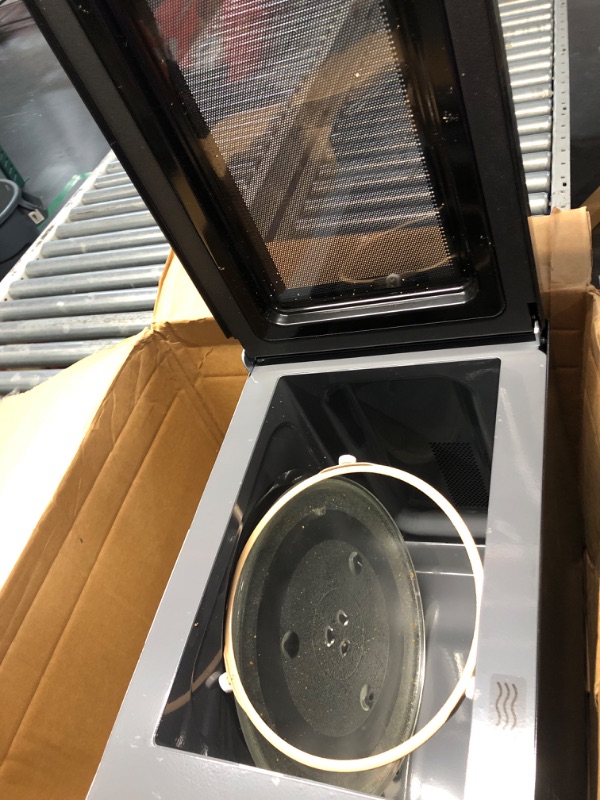 Photo 3 of **NONREFUNDABLE**FOR PARTS OR REPAIR**SEE NOTES**
Farberware Countertop Microwave 1000 Watts, 1.1 cu ft - Microwave Oven With LED Lighting and Child Lock - Perfect for Apartments and Dorms - Easy Clean Stainless Steel