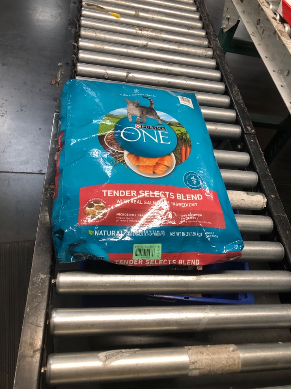 Photo 3 of ***NON REFUNDABLE***Purina ONE Natural Dry Cat Food, Tender Selects Blend With Real Salmon - 16 lb. Bag Salmon 16 Pound (Pack of 1)