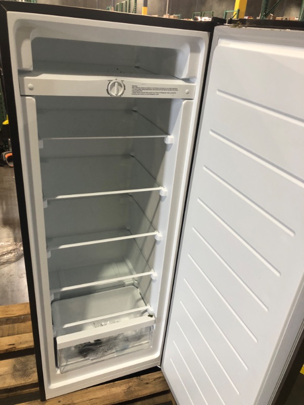 Photo 4 of ***ITEM TESTED FOR POWER, UNABLE TO TEST FURTHER***Vissani 7 cu. ft. Convertible Upright Freezer/Refrigerator in Stainless Steel Garage Ready