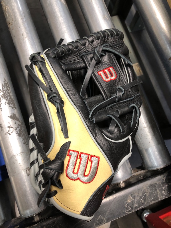 Photo 2 of ***STOCK PHOTO REFERENCE ONLY***WILSON 2022 A700 Youth Baseball Glove right hand 