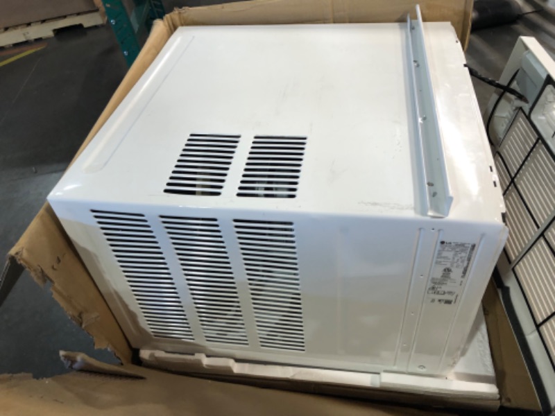 Photo 8 of ***USED - DAMAGED - MISSING PARTS - SEE COMMENTS***
LG LW1824RD, White 18,000 Window Air Conditioner, 230/208V, 1,000 Sq.Ft. (25' x 40' Room Size), Quiet Operation, Electronic Control with Remote, 3 Cooling & Fan Speeds, Auto Restart, 18000 BTU