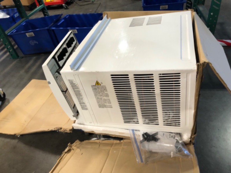 Photo 11 of ***USED - DAMAGED - MISSING PARTS - SEE COMMENTS***
LG LW1824RD, White 18,000 Window Air Conditioner, 230/208V, 1,000 Sq.Ft. (25' x 40' Room Size), Quiet Operation, Electronic Control with Remote, 3 Cooling & Fan Speeds, Auto Restart, 18000 BTU