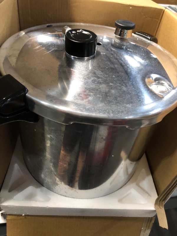 Photo 2 of ***PARTS ONLY******NON REFUNDABLE***
Presto 01781 Pressure Canner and Cooker, 23 qt, Silver & 01755 16-Quart Aluminum canner Pressure Cooker, One Size, Silver 23 qt Canner + Pressure Cooker