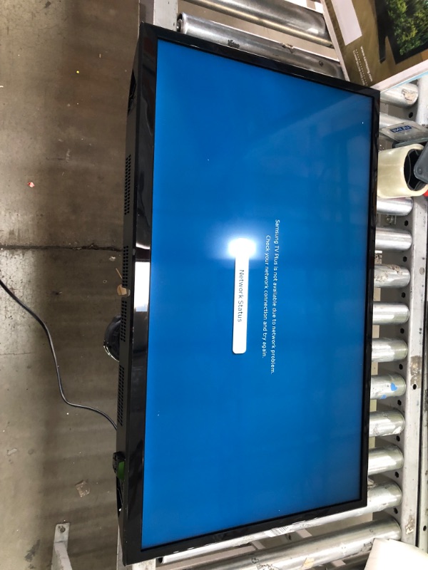 Photo 1 of SAMSUNG 32-inch Class LED Smart FHD TV 1080P(UN32N5300AFXZA,2018 Model)