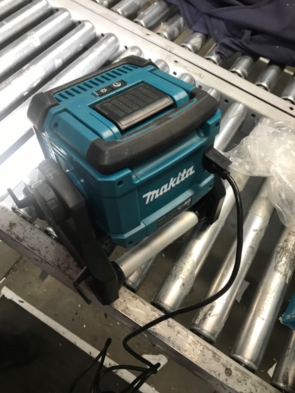 Photo 3 of **BATTERY NOT INCLUDED**  Makita DML811 18V LXT Lithium-Ion Cordless/Corded Work Light, with BL1850B 18V LXT Lithium-Ion 5.0Ah Battery