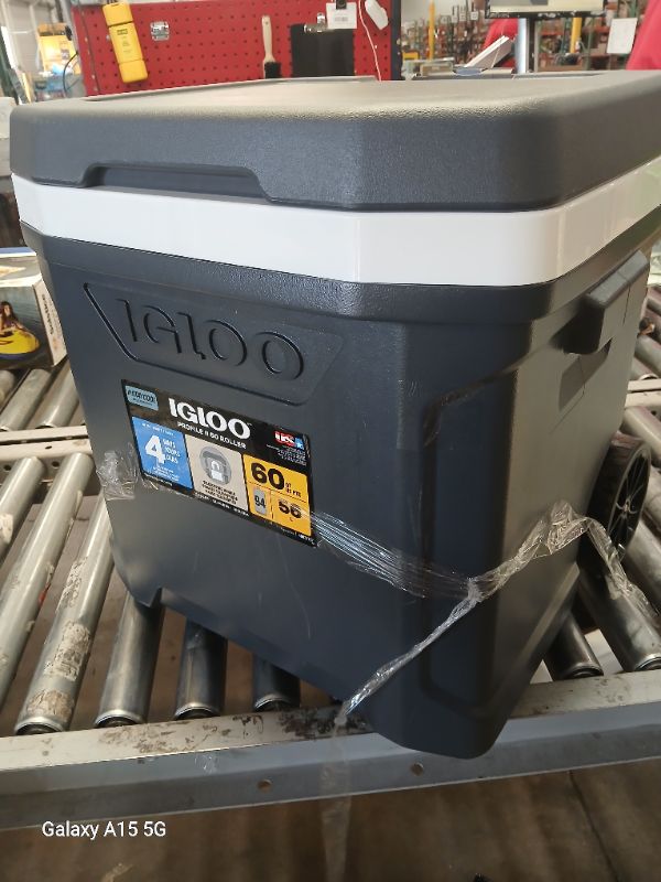 Photo 2 of * MINOR DAMAGE* IGLOO 60QT ROLLLER ICE COOLER GREY 