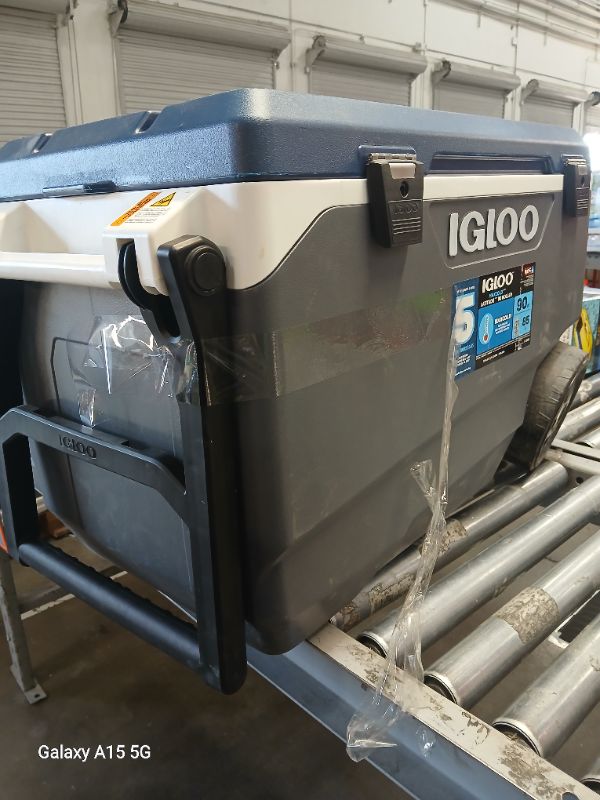 Photo 2 of * DAMAGE TO WHEELS* Igloo MaxCold Latitude 90-Quart Roller Cooler
