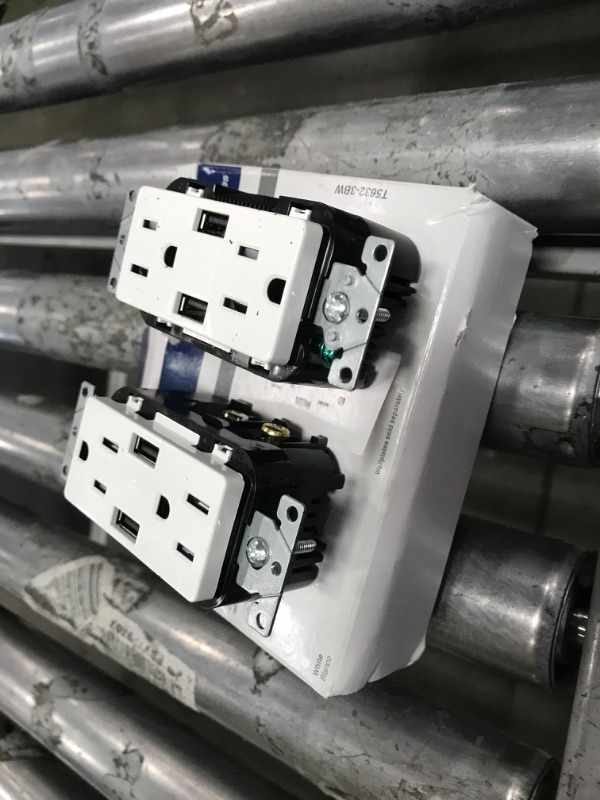 Photo 1 of *Missing one* Leviton 15 Amp Decora Combination Tamper Resistant Duplex Outlet and USB Charger, White (3-Pack)