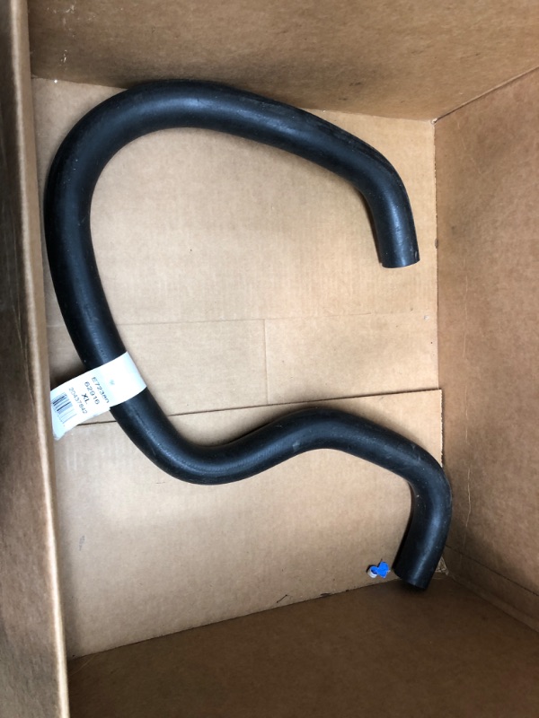 Photo 2 of Continental 62916 Molded Upper Radiator Hose