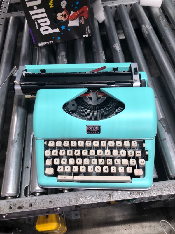 Photo 2 of ***Parts Only***Royal 79101t Classic Manual Typewriter (mint Green)
