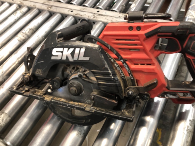 Photo 1 of (charger does not work)SKIL 20V 7-1/4 in. Cordless Brushless Circular Saw Kit (Battery ) MISSING CHARGER 
