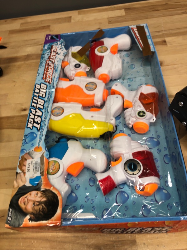 Photo 1 of Banzai Big Blast Battle Pack (Includes 7 of 8 waterguns)
