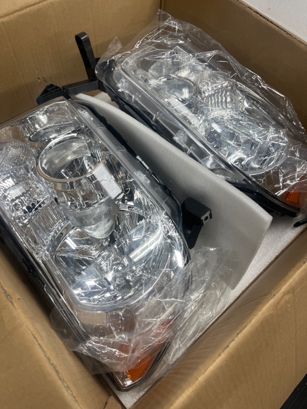 Photo 2 of 1` Pair Headlight 12V27/8W 4157NAK HB 12V60/55W