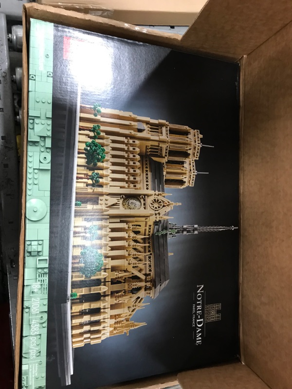 Photo 4 of Architecture Notre-Dame de Paris Replica Build and Display Set 21061