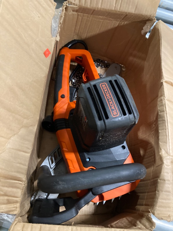 Photo 5 of ****NONFUNCTIONAL//SOLD AS PARTS**** BLACK+DECKER Electric Chainsaw with 8-Inch Saw Chain for CCS818 and NPP2018 (CS1518 & RC800) w/ Replacement Chain 