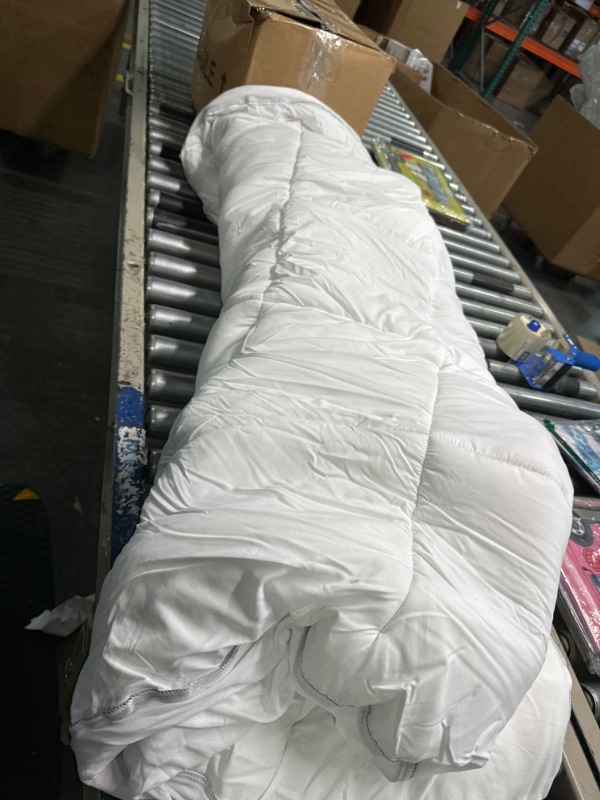 Photo 1 of 60inx80in white mattress comforter 