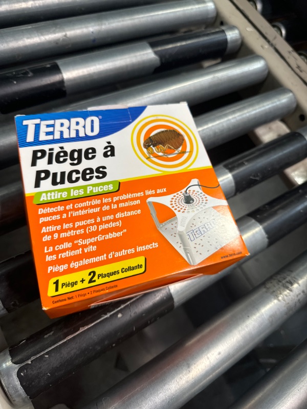 Photo 2 of TERRO T230 Indoor Electric Flea Light Refillable Flea Trap and Killer