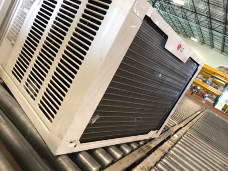 Photo 2 of ****NON FUNCTIONAL//SOLD AS PARTS ALL SALES FINAL**** 
****NON FUNCTIONAL//SOLD AS PARTS ALL SALES FINAL**** 
18,000 BTU DUAL Inverter Smart wi-fi Enabled Window Air Conditioner
